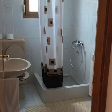 Dexi Rab Apartment Banjol