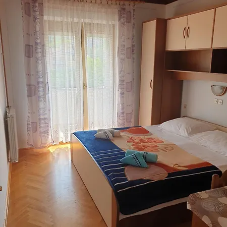 Dexi Rab Apartment Banjol
